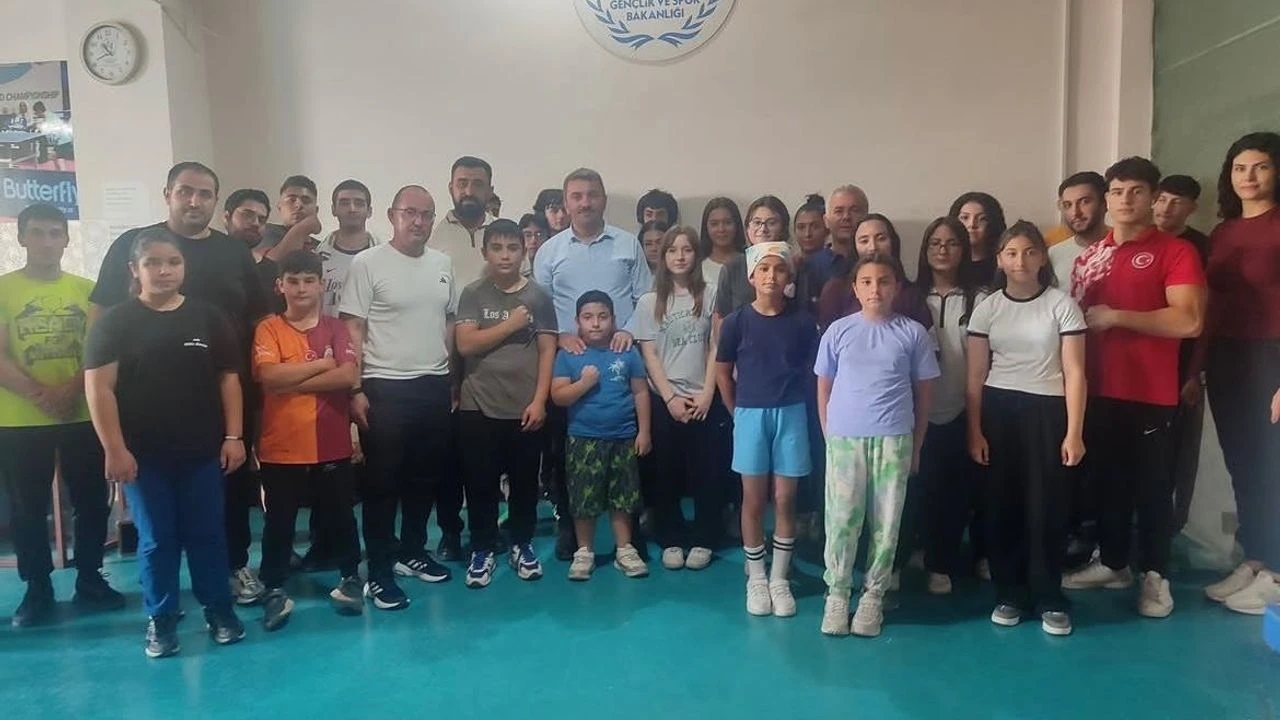 Kırşehir’de Genç Sporculara Sıcak Yaz Günlerinde Serinletici Sürpriz! (1)
