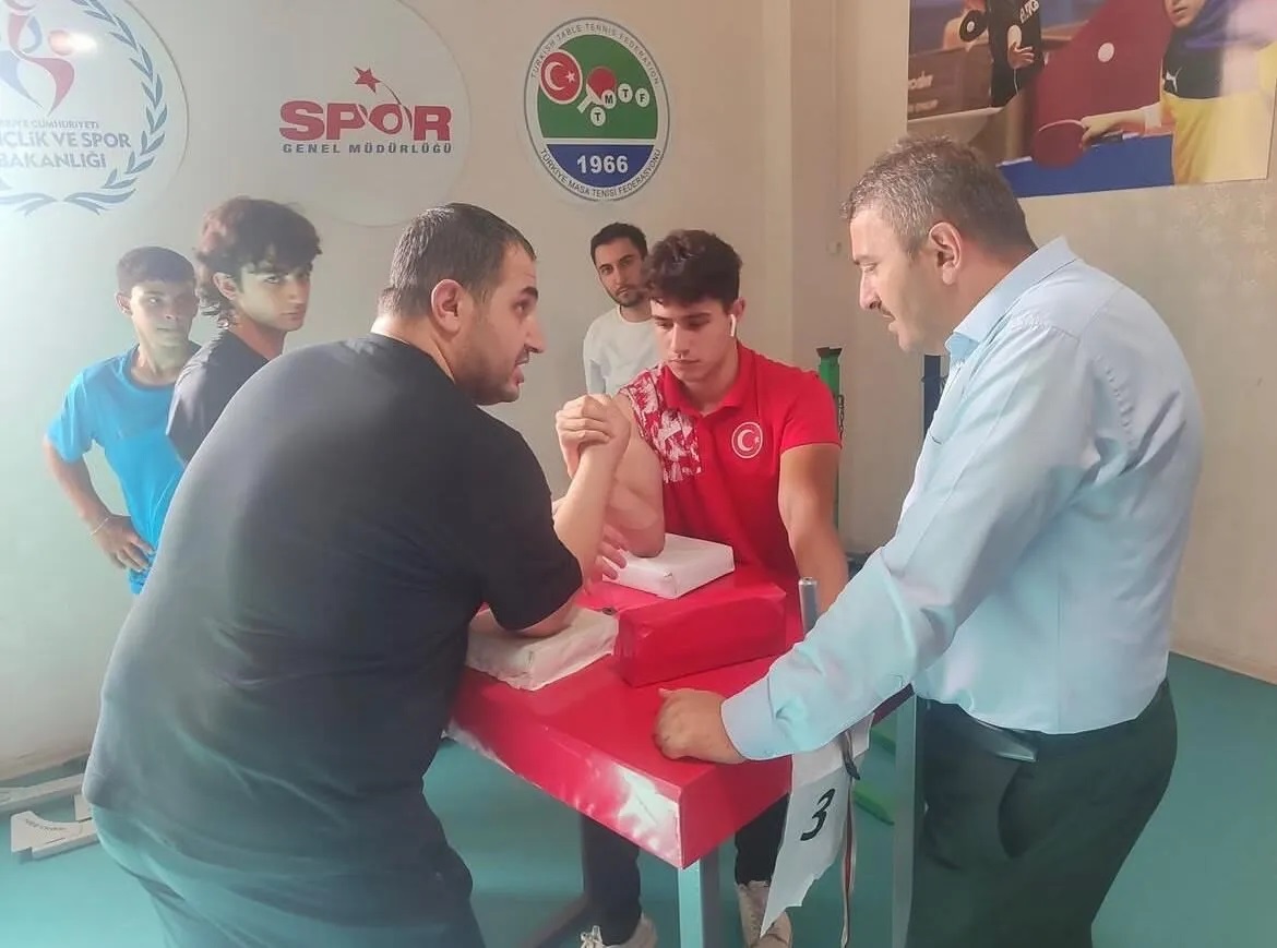 Kırşehir’de Genç Sporculara Sıcak Yaz Günlerinde Serinletici Sürpriz! (2)