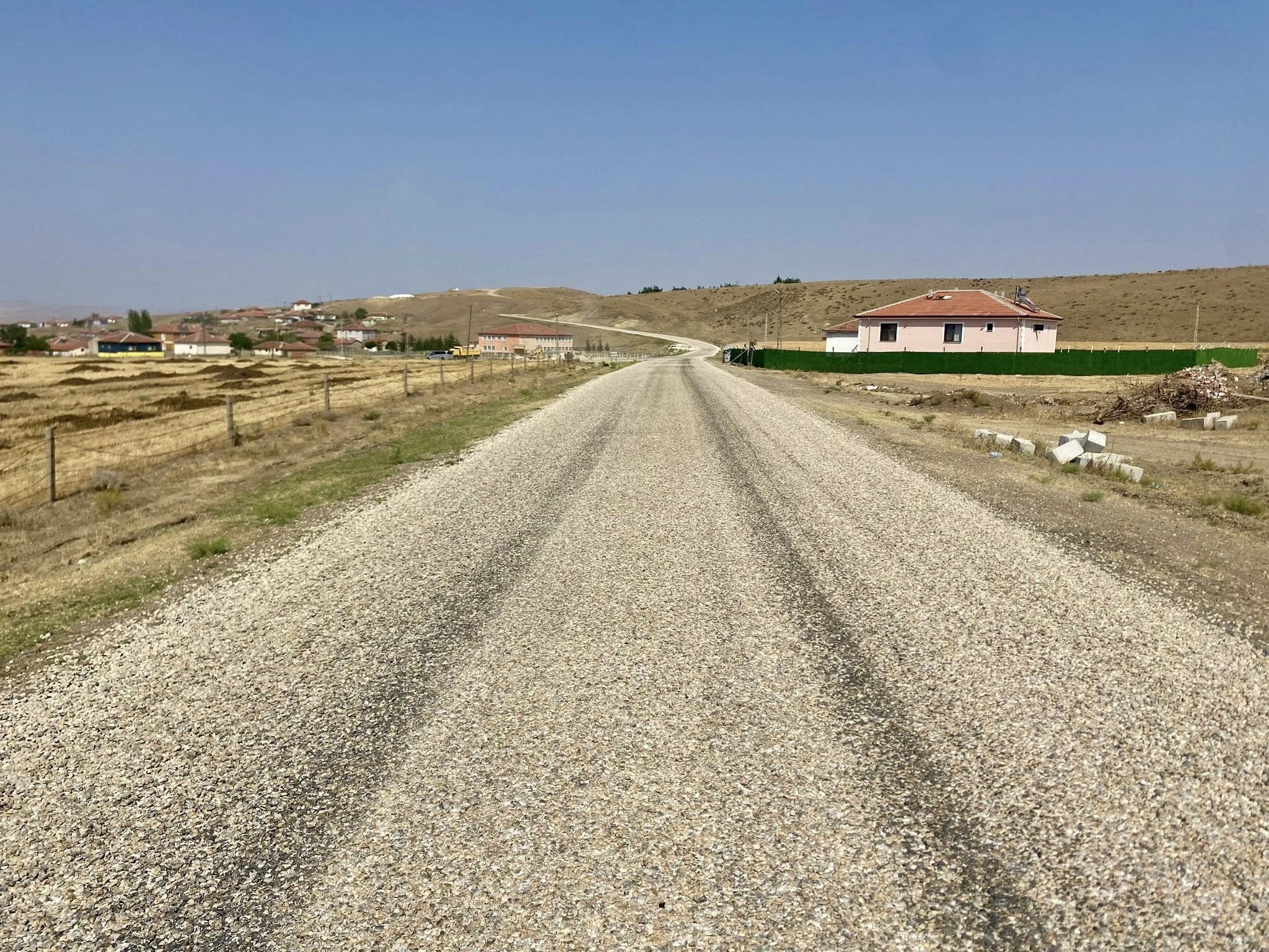 Kırşehir’de Köy Yolları Asfaltlandı, Ulaşım Rahatladı1-1