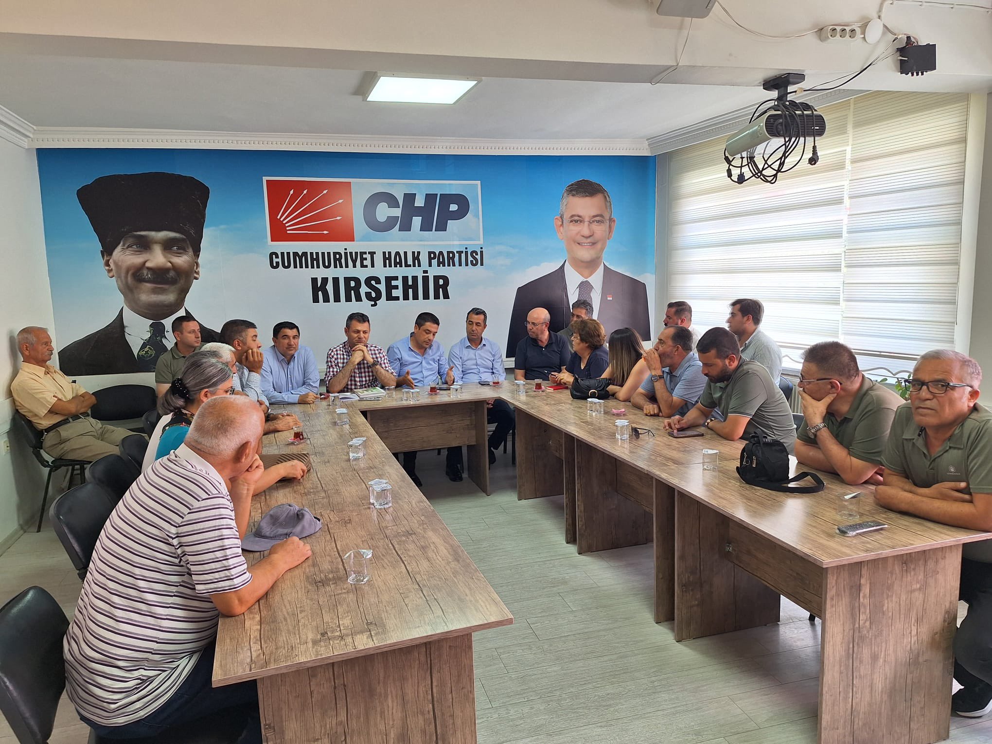 Kırşehir’de “Millet İradesine Sahip Çıkıyor” Mitingi İçin Sokak Sokak Davet