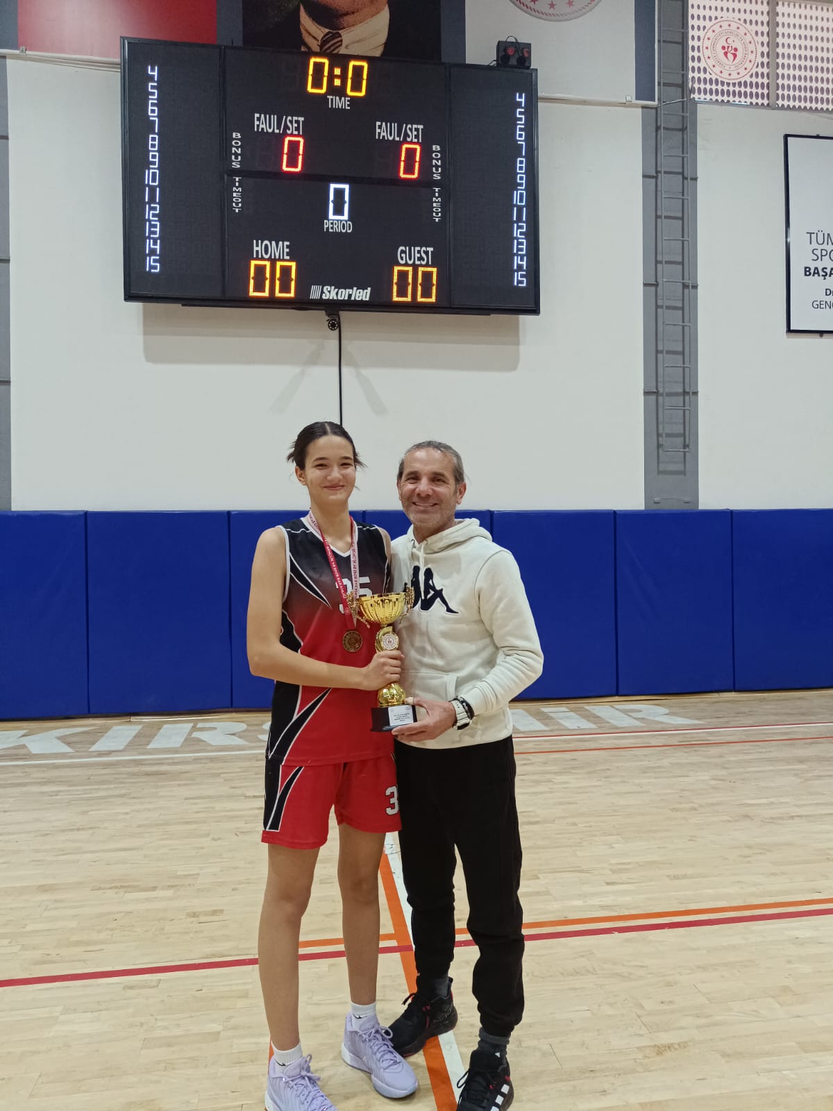 Kırşehir’in Gururu Ecrin Akat, Ted Koleji Spor Kulübü’ne Transfer Oldu (1)