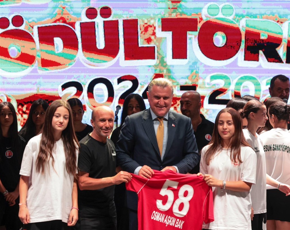 Kristal Ayaklar Ödül Töreni Düzenlendi (3)