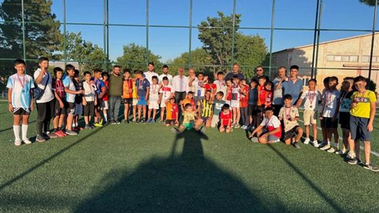 Kur’an Kursu Öğrencileri, Futbol Turnuvasında Ter Döktü (1)