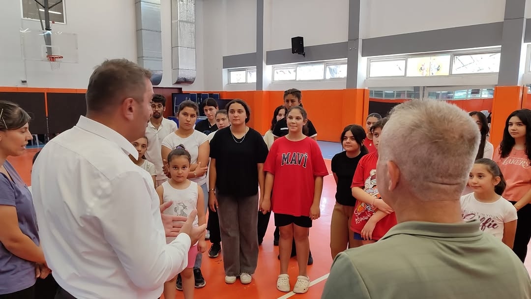 Spor İl Müdürü Çakmakçı'dan Halk Oyunları Ekibine Moral Ziyareti (4)