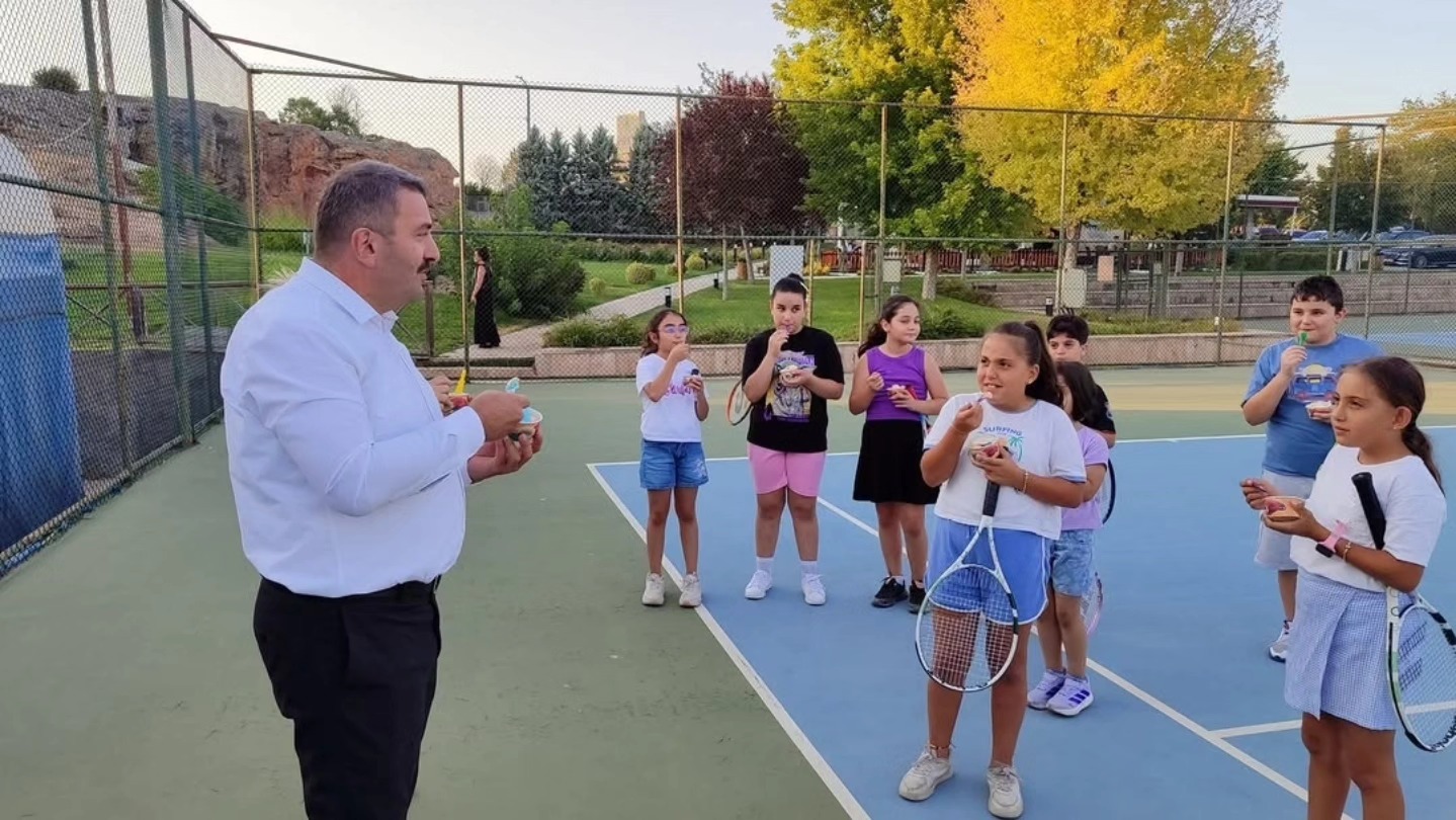 Spor İl Müdürü Çakmakçı’dan Tenisçilere Ziyaret! (1)