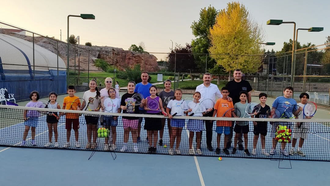Spor İl Müdürü Yasin Çakmakçı Genç Sporcularla Buluştu (1)
