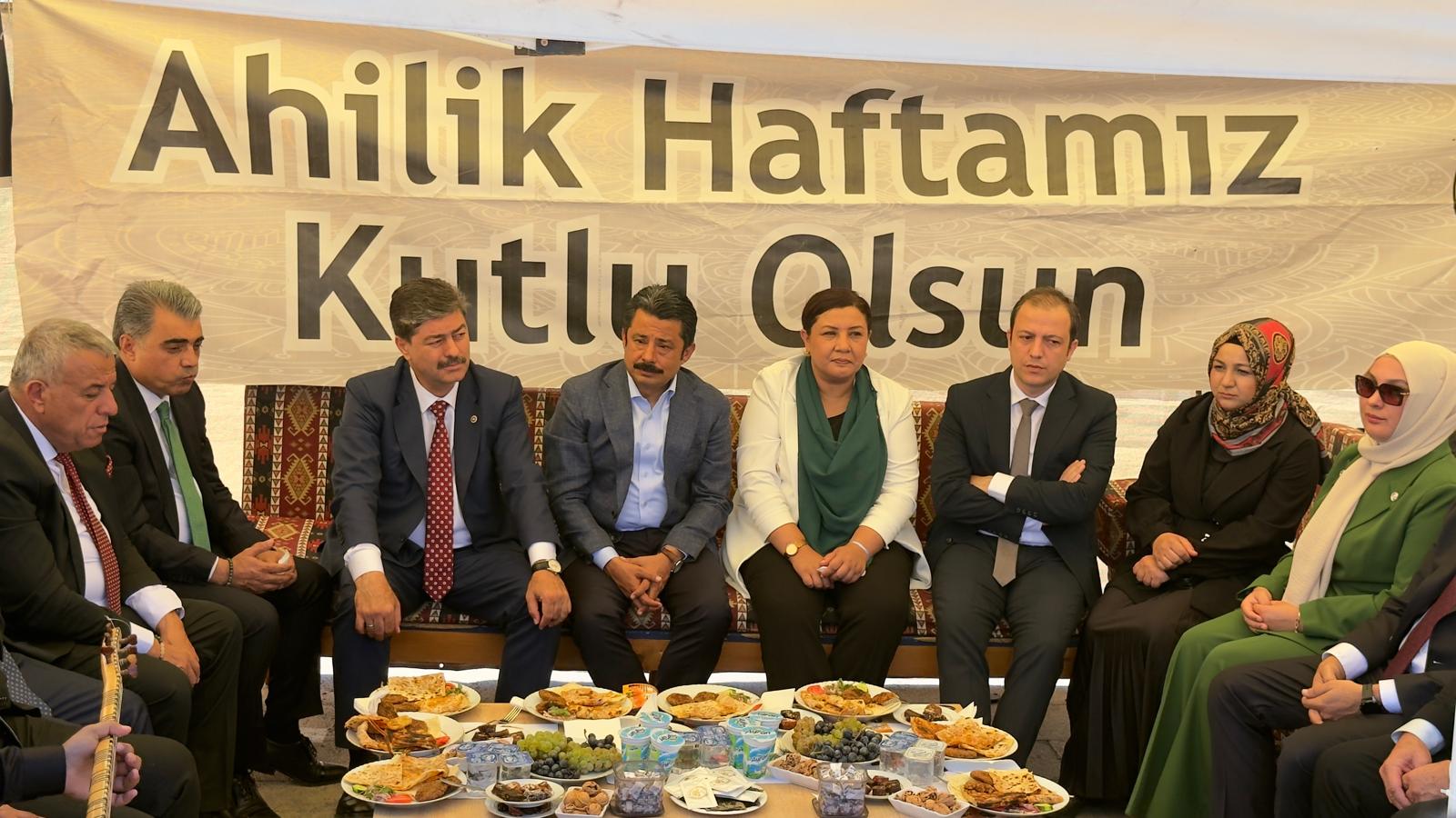 Ahilik Haftası’nın 38. Yılında İlçeler Cacabey Meydanı’nda Buluştu4