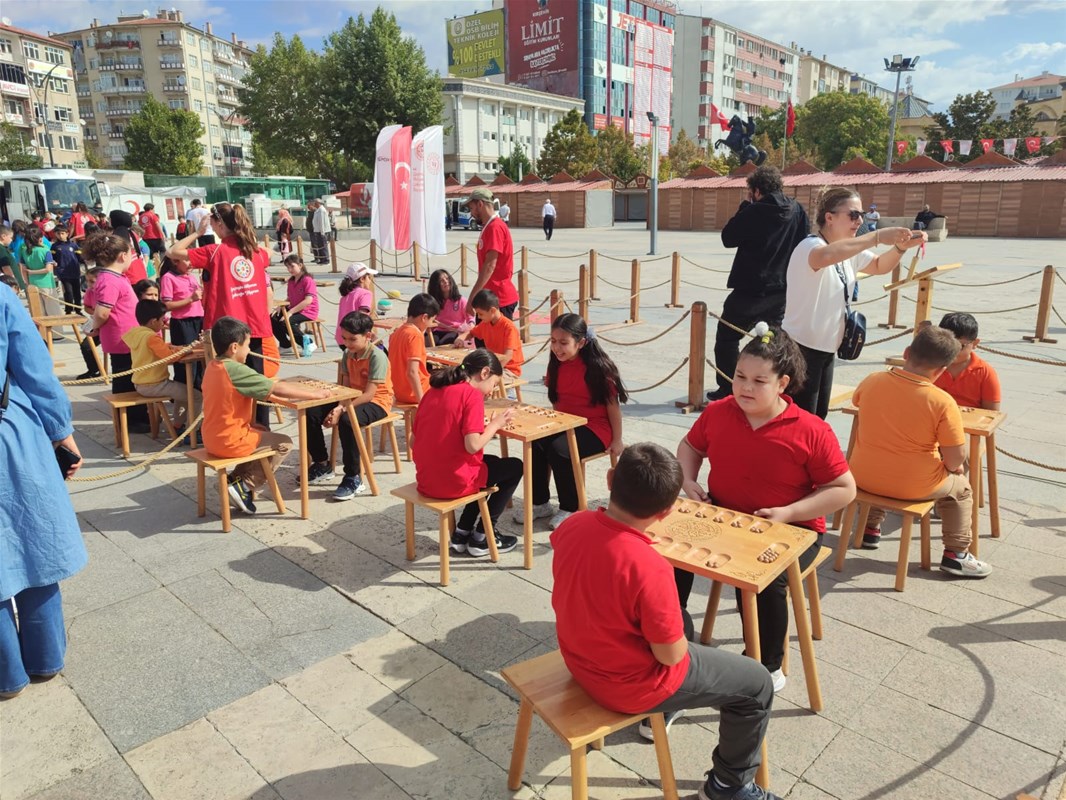 Geleneksel Oyunlar Tırı Kırşehir’de Çocuklarla Buluştu (3)