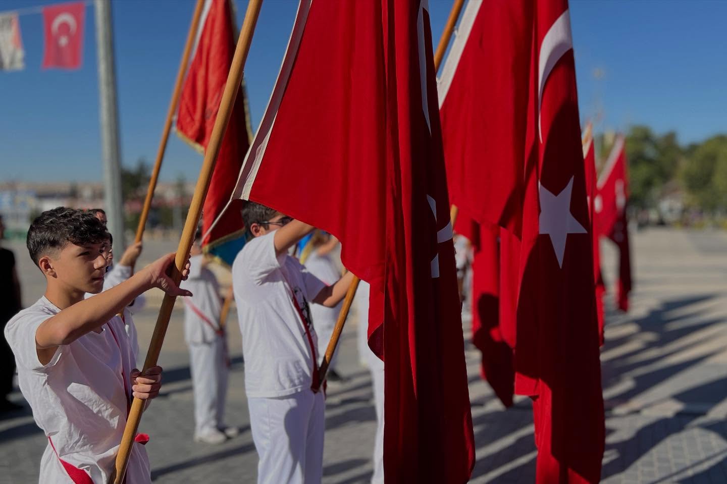 İlköğretim Haftası Cacabey Meydanı’nda Törenle Kutlandı2