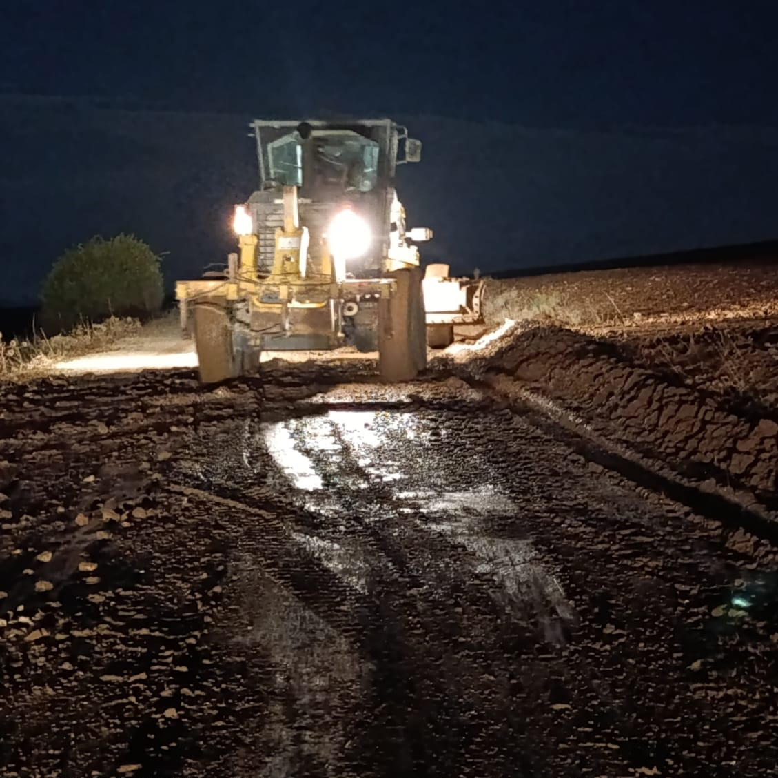 Kırşehir’de Sağanak Yağışın Ardından Köy Yollarında Onarım Seferberliği