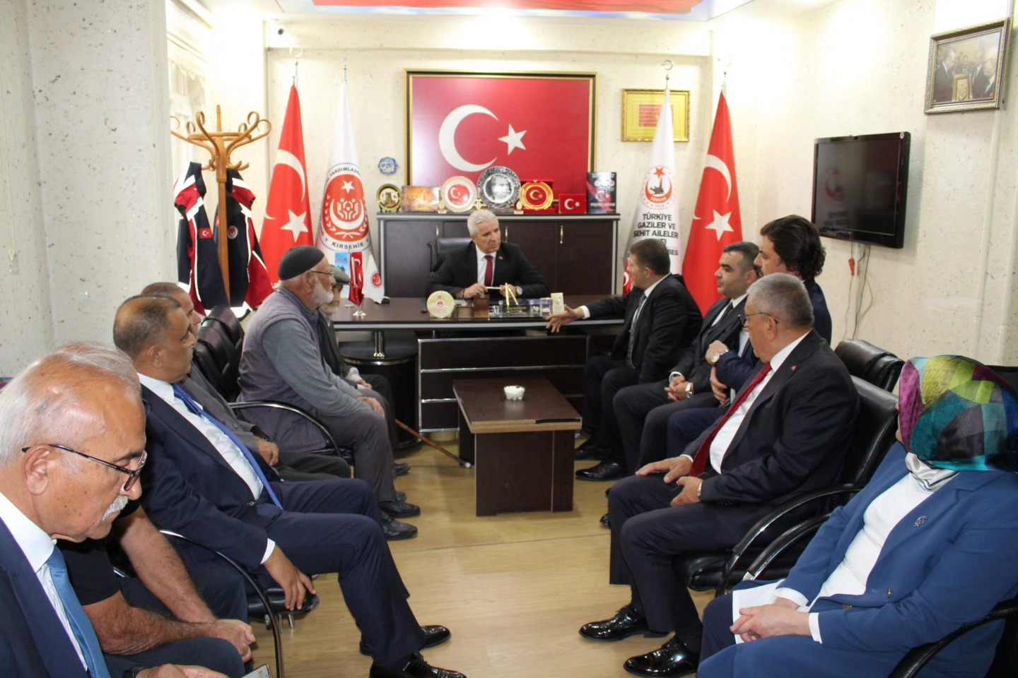 Mhp Heyetinden Kırşehir Şehit Aileleri Derneği’ne Anlamlı Ziyaret1