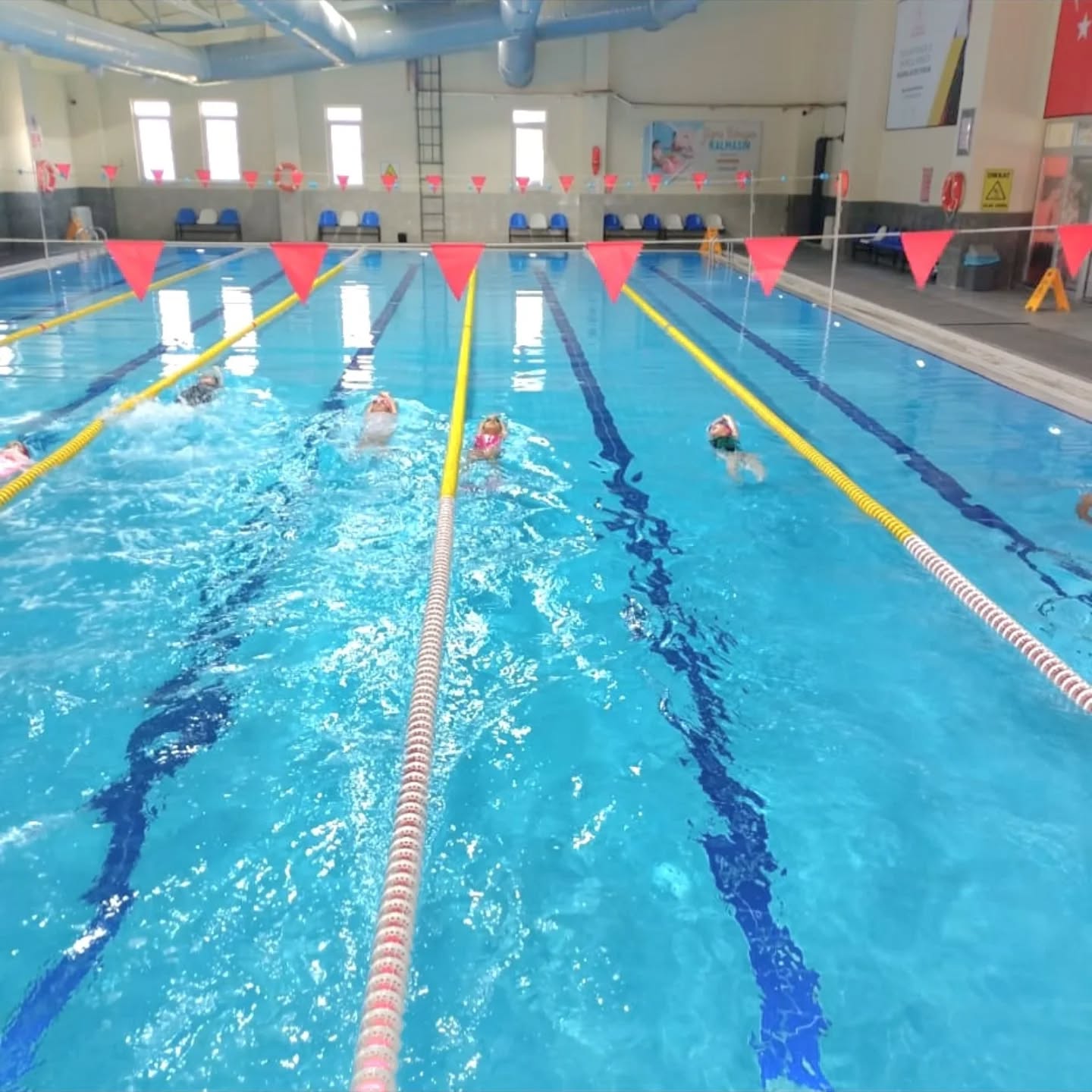 Mucur Yarı Olimpik Yüzme Havuzu, Genç Sporcuların Gözdesi Haline Geldi (4)