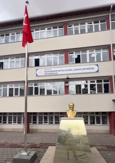 Müdür Gülşen’den Yeni Eğitim Yılına Moral Desteği1