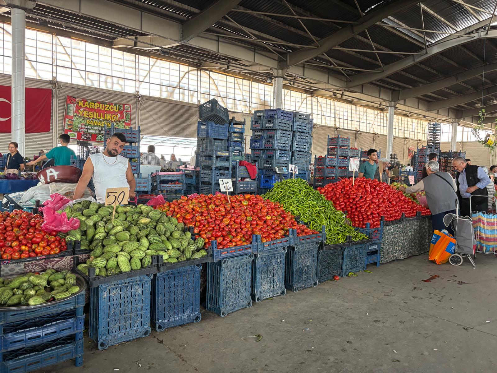Pazar Yerleri Renklenirken Fiyatlar Vatandaşı Zorluyor3