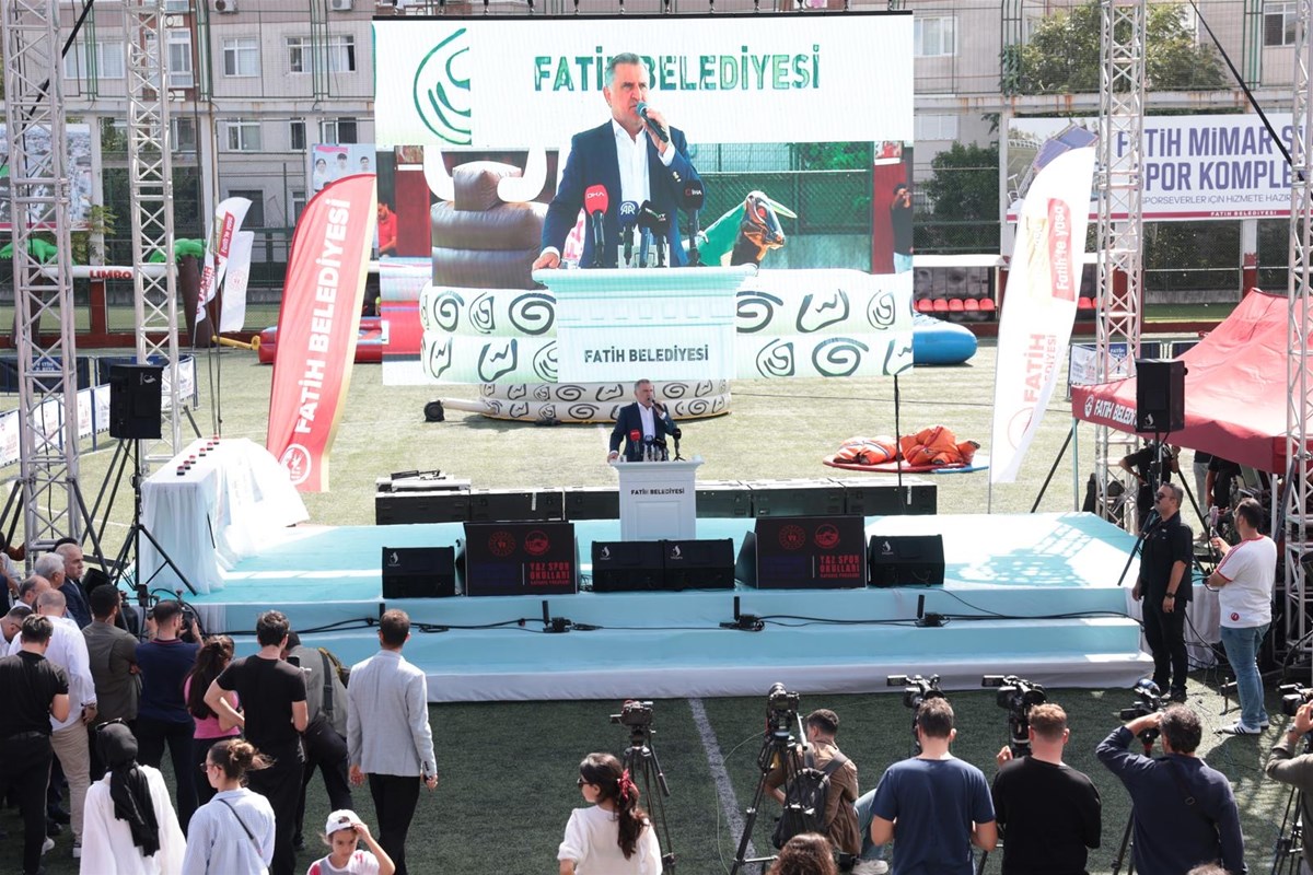 Spor Bakani Bak “Çocuklarinizi Tesi̇sleri̇mi̇ze Geti̇ri̇n” (5)