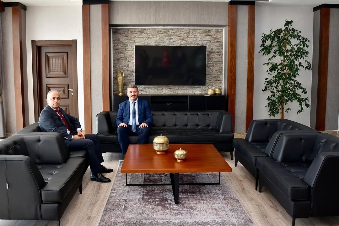 Spor İl Müdürü Çakmakçı'dan Emniyet Müdürü Görücü'yü Makamında Ziyaret Etti (1)