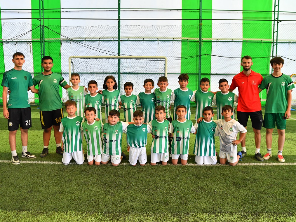 Yeşi̇l Sahalar Geleceği̇n Yildizlariyla Doluyor (5)