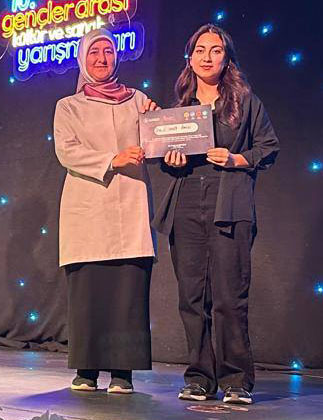 Zümra Hale İnce, Şiir Okuma Yarışmasında Bölge Üçüncüsü Oldu (4)