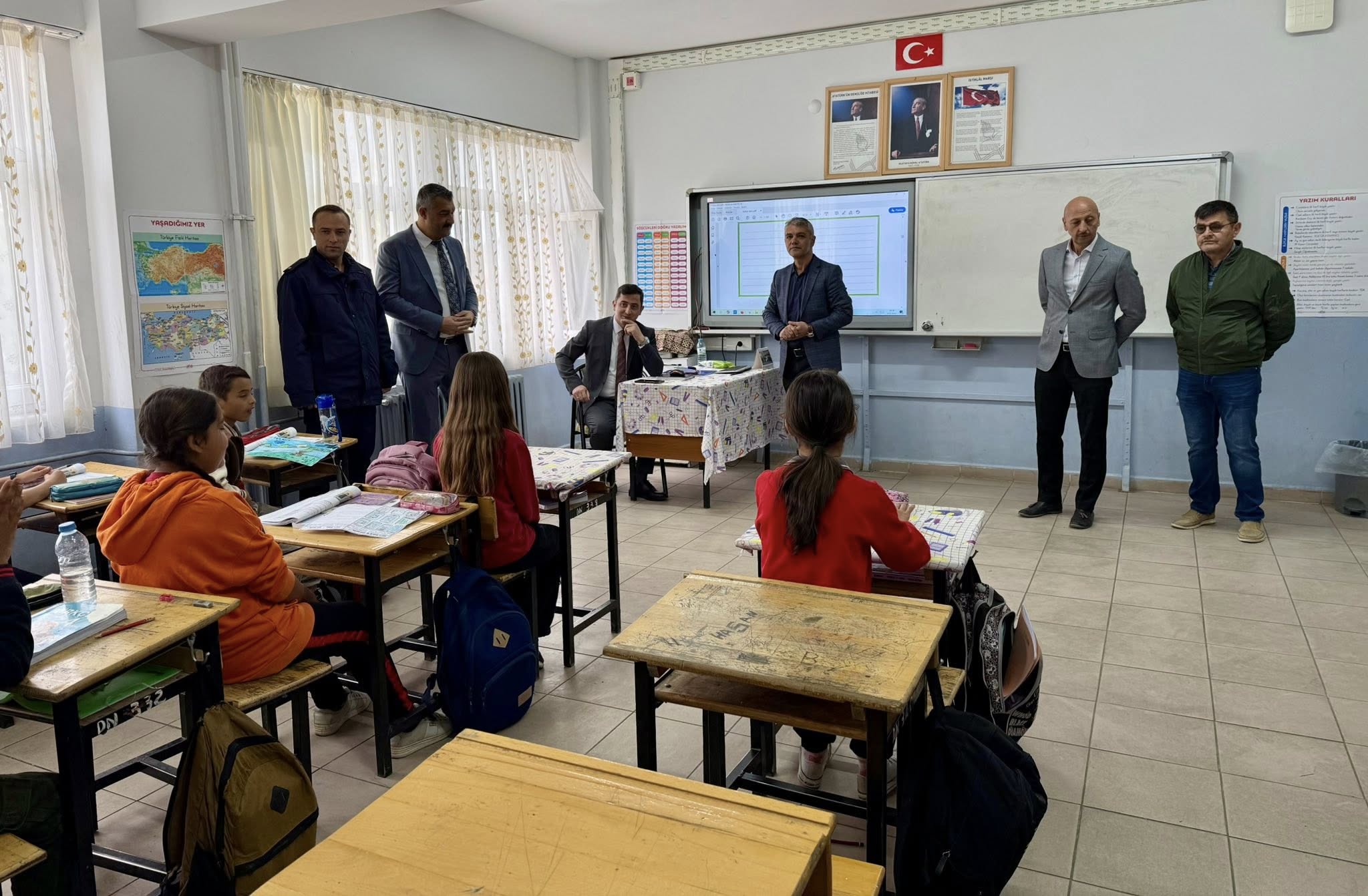 Çiçekdağı Kaymakamı Murat Görmüş’ten Eğitime Moral Ziyareti2