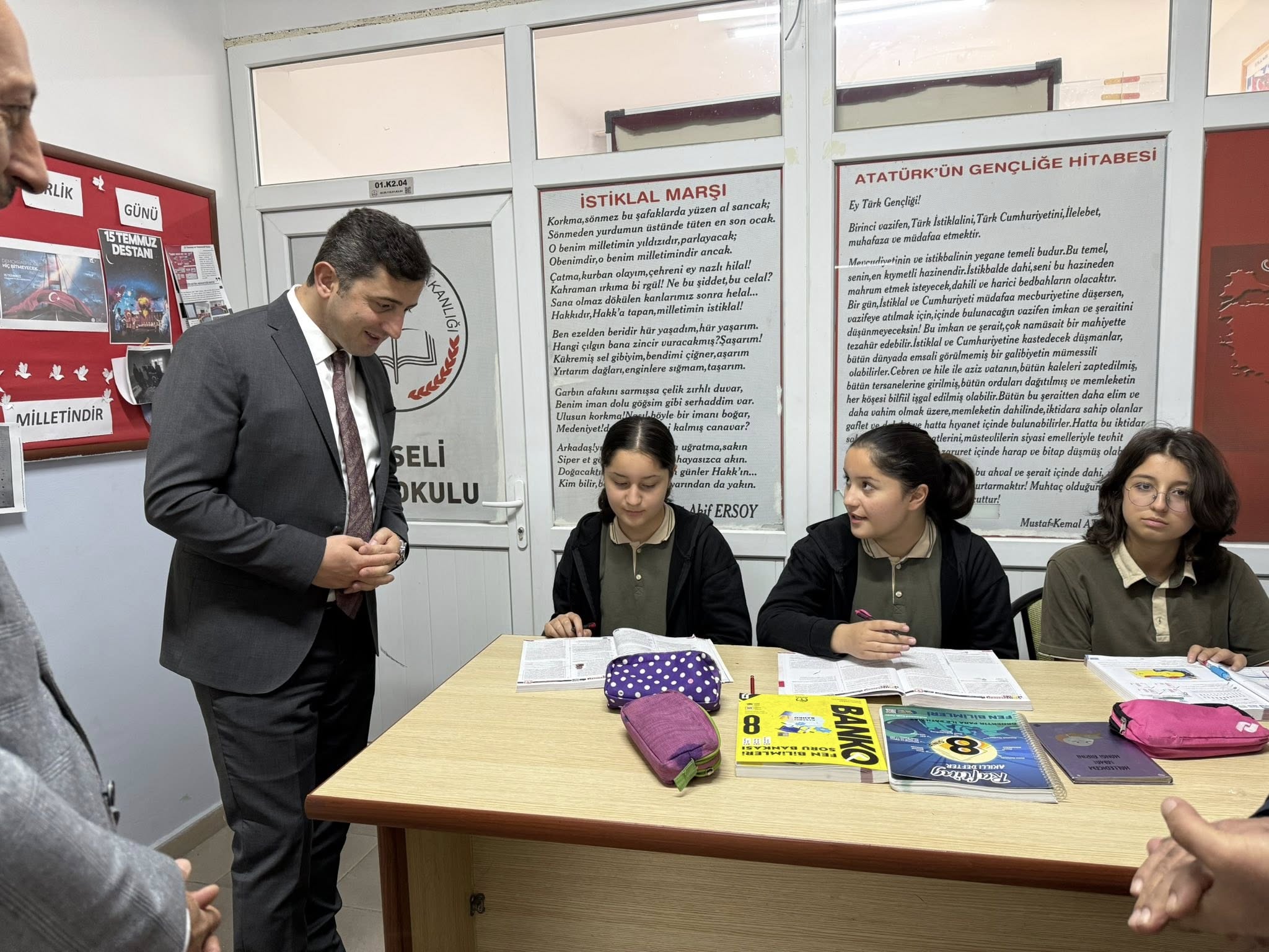 Çiçekdağı Kaymakamı Murat Görmüş’ten Eğitime Moral Ziyareti3