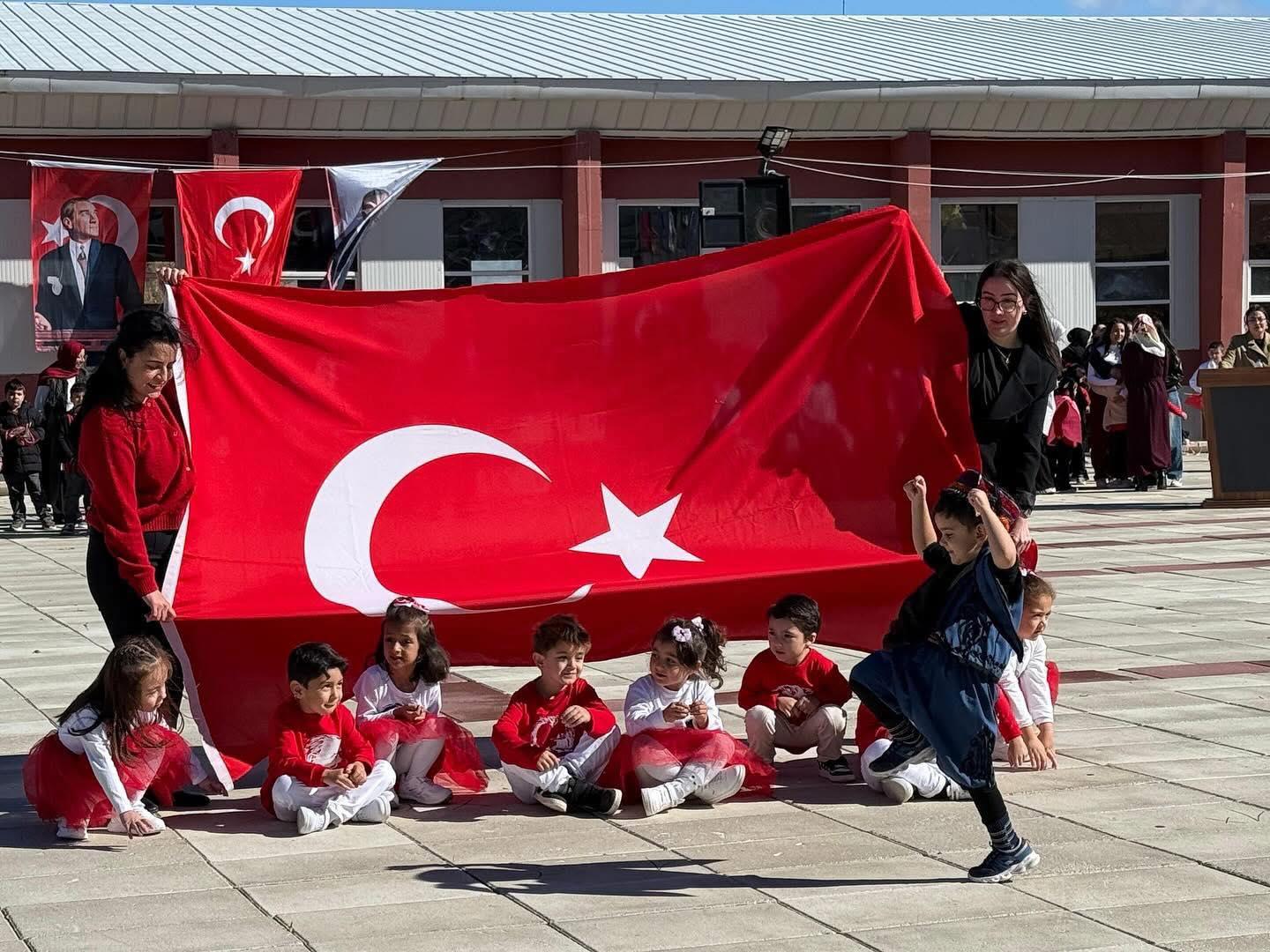 Çiçekdağı’nda Cumhuriyetin 102. Yılı Coşkuyla Kutlandı3