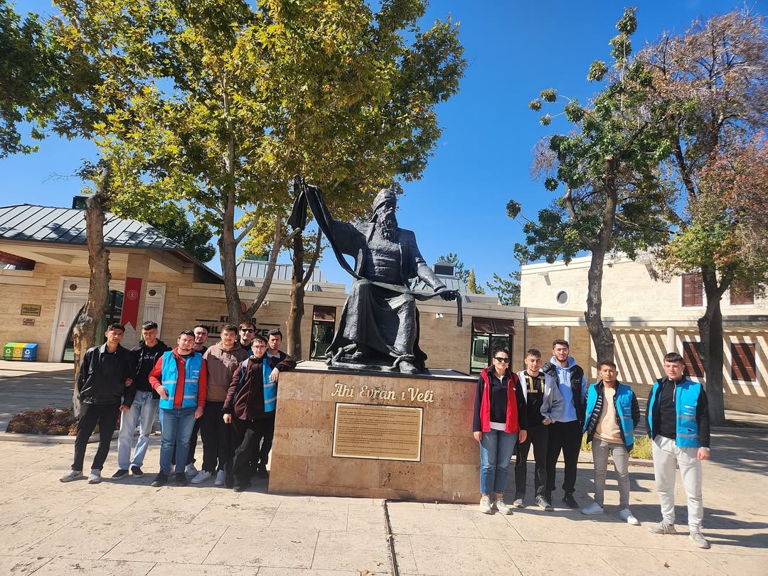 Kaman'da Gelin Tanış Olalım Projesiyle Gençlere Kültürel Tanıtım Gezisi (2)