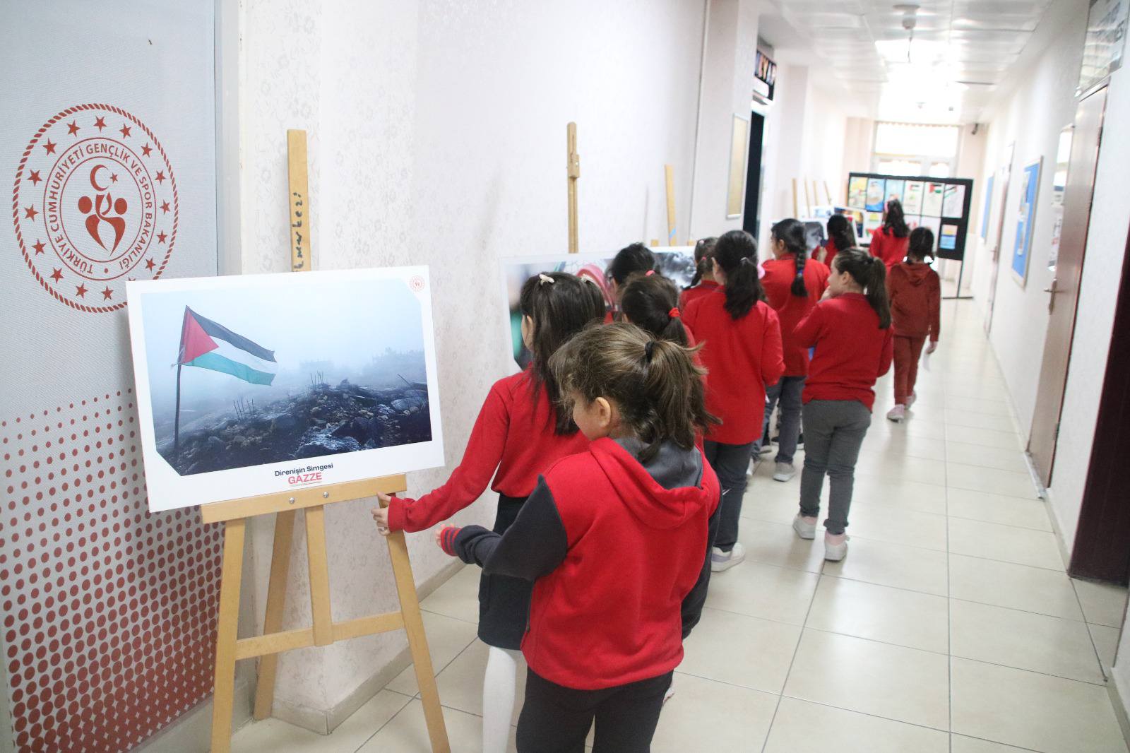 Kırşehir Gençlik Merkezi’nde “Gazze Temalı Resim Ve Fotoğraf Sergisi” Ile Farkındalık Oluşturuldu (1)