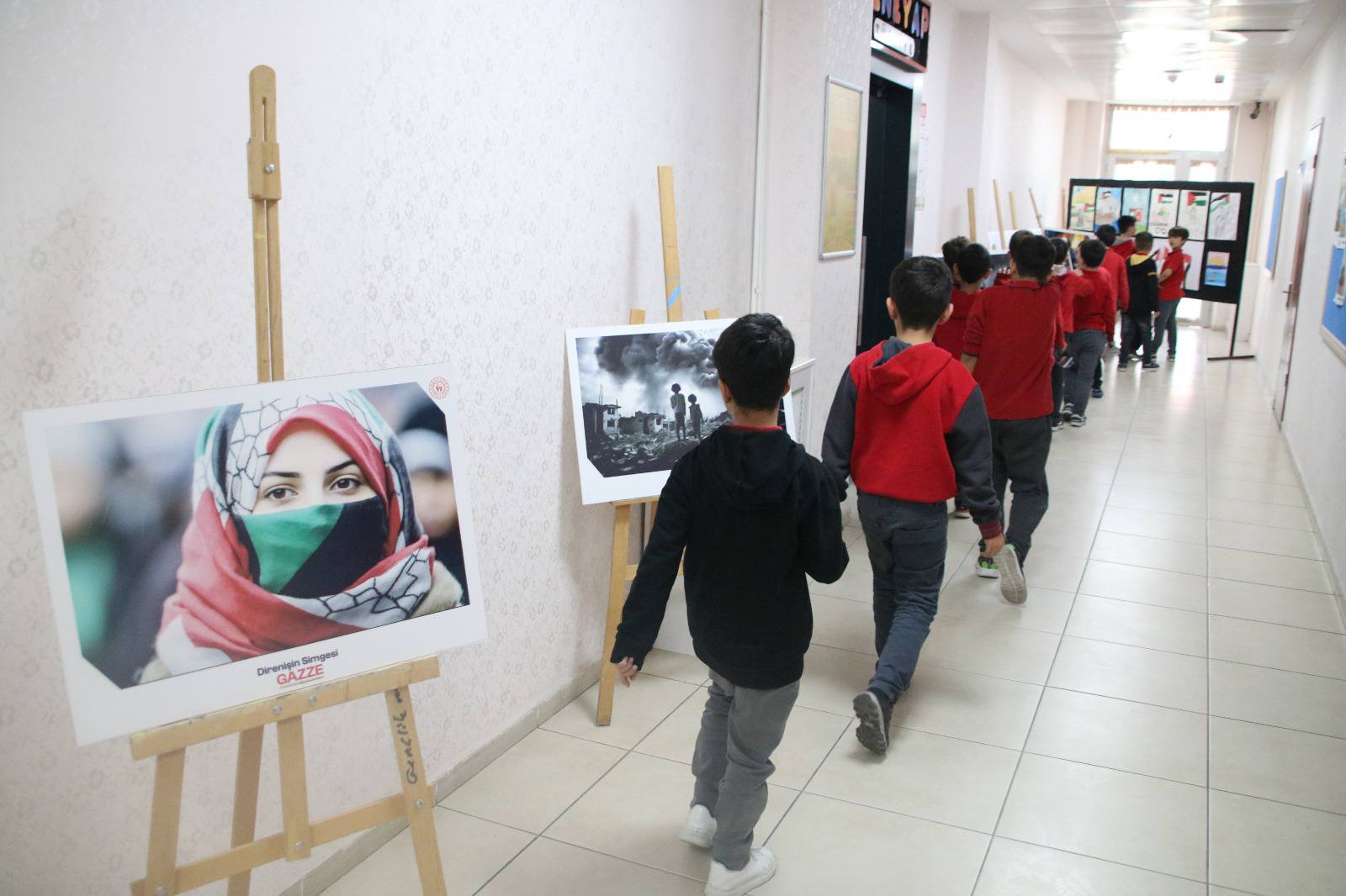 Kırşehir Gençlik Merkezi’nde “Gazze Temalı Resim Ve Fotoğraf Sergisi” Ile Farkındalık Oluşturuldu (4)