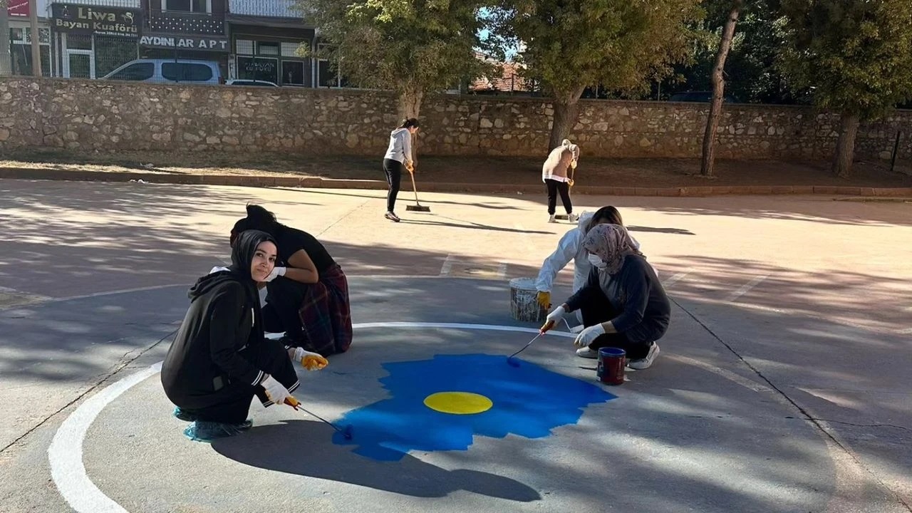 Kırşehir Ve Ilçelerdeki Okul Bahçeleri Yenilendi (1)