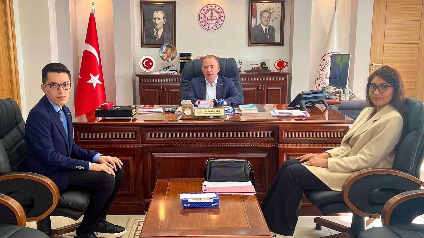 Kırşehir’de Başarılı Iki Isim Belgelerini Aldı