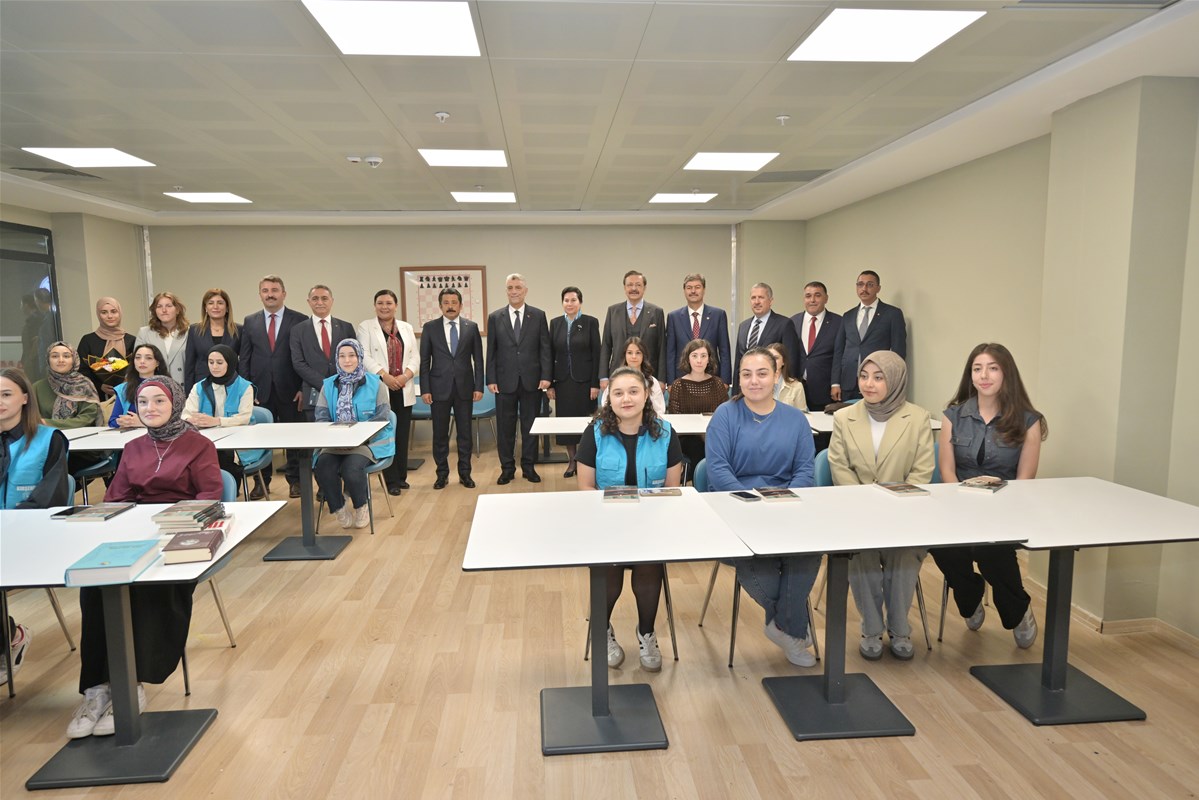 Kırşehir’de Tobb Tarafından Yaptırılan Kız Öğrenci Yurdu Törenle Açıldı (3)