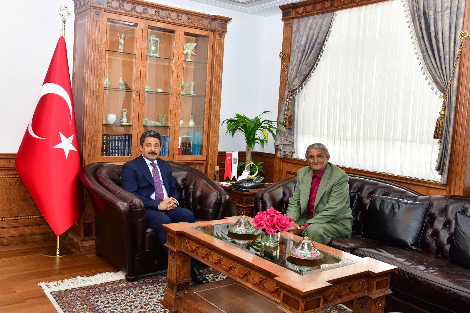 Kırşehir’in Gönül Sesi Ayvaz’ın Ali’den Anlamlı Ziyaret1