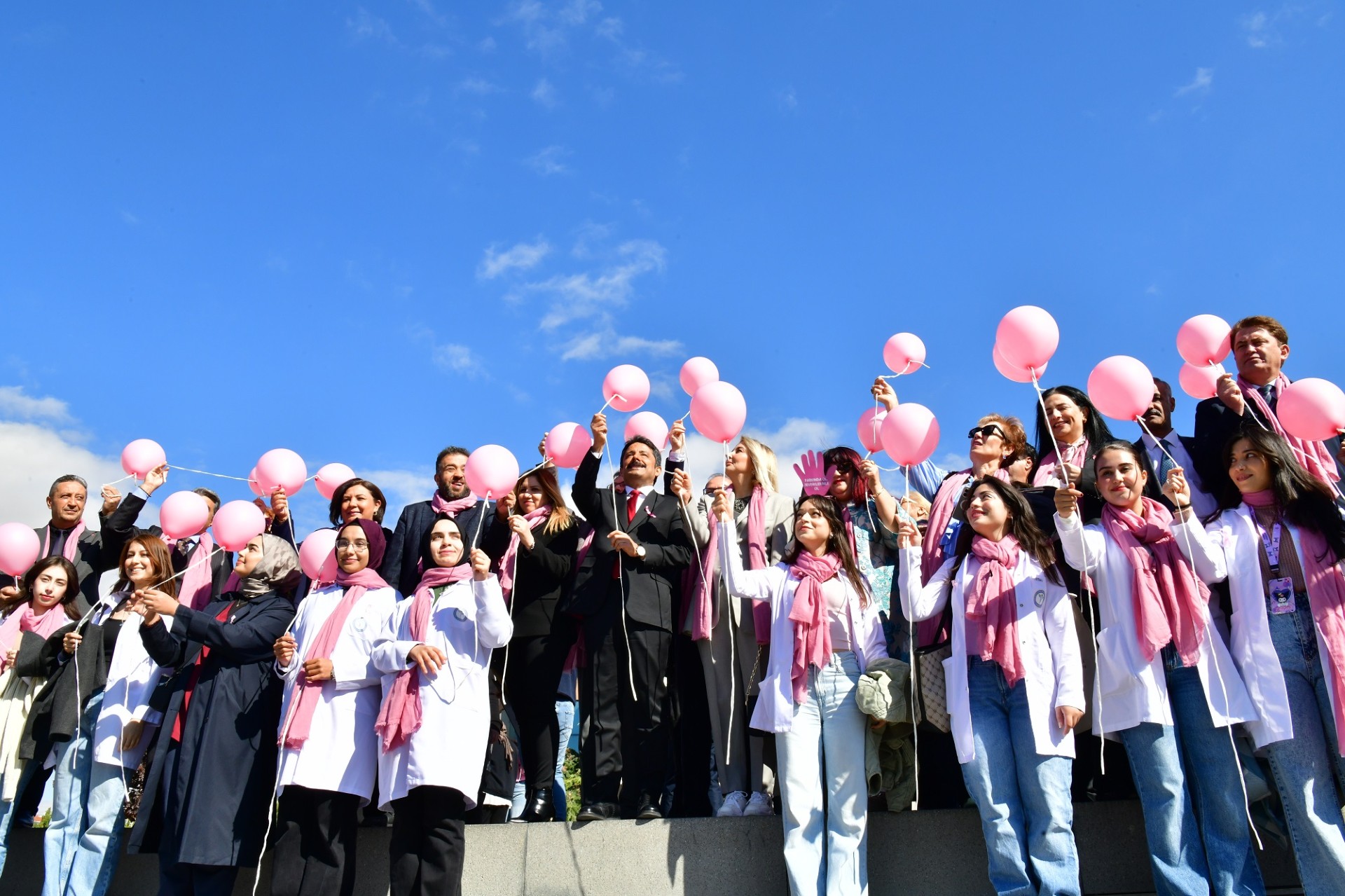 Meme Kanserine Karşı Pembe Yürüyüş3