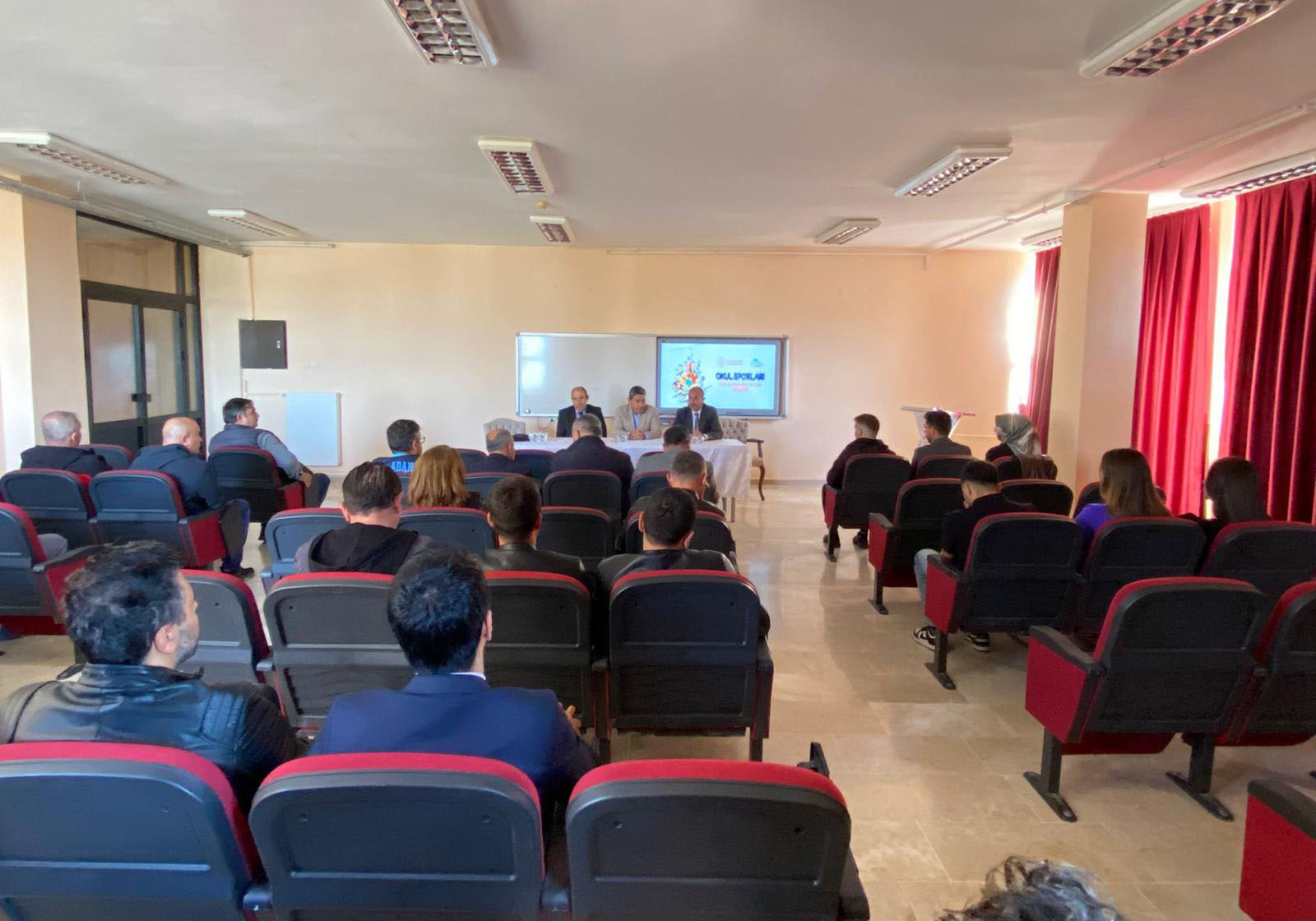 Mucur’da Okul Sporları Bilgilendirme Toplantısı Gerçekleştirildi (3)