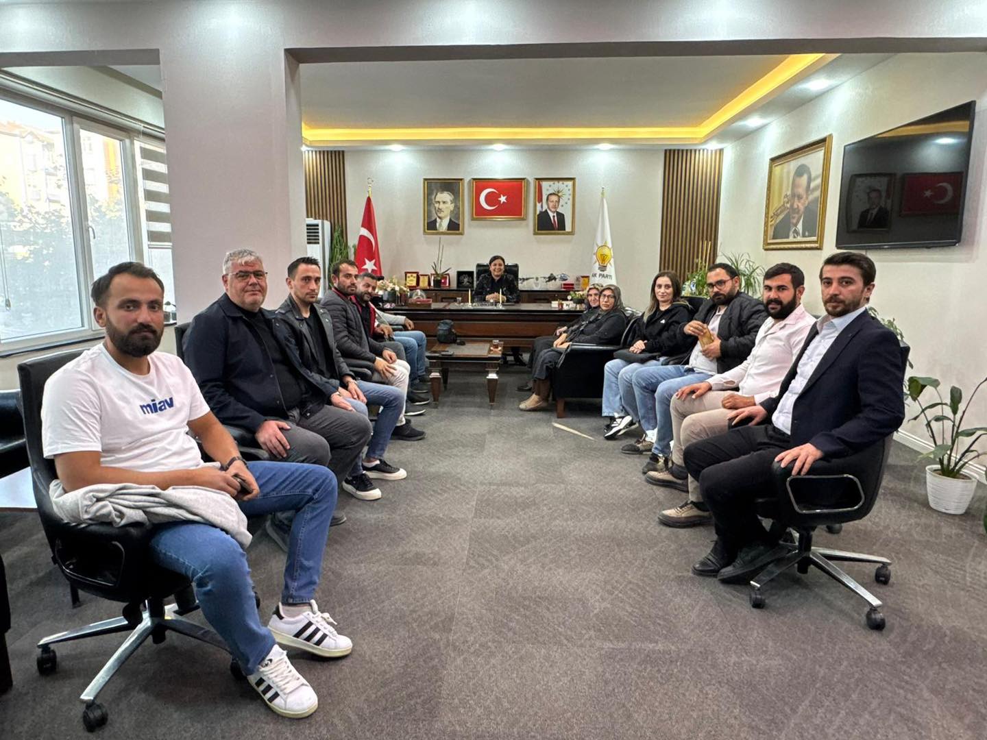 Oruç Deveci Ve Heyeti Ak Parti’ye Katıldı2