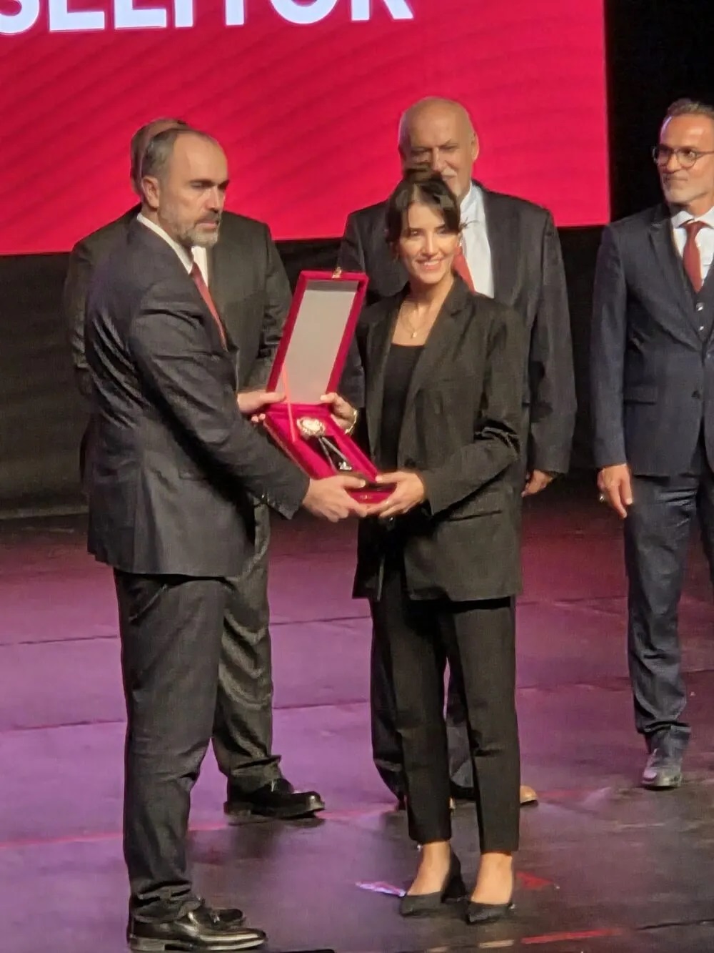 Prof. Dr. Sevde Mavi Var’a Uluslararası Başarı Ödülü (2)