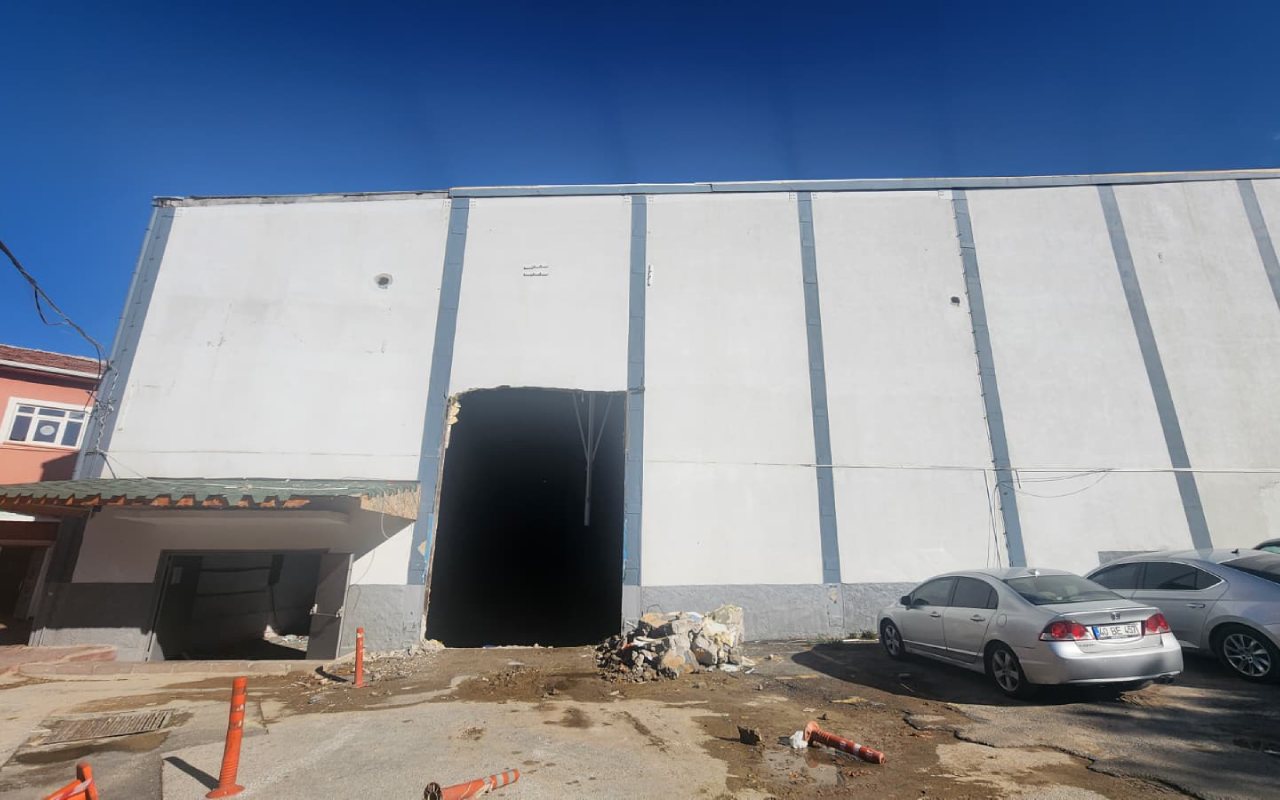 Yarım Asırlık Salonda Son Perde! (1)