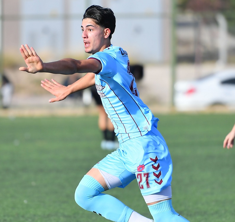 Yetişen Yıldızlar, Ilk Iç Saha Galibiyeti Için Sahaya Çıkıyor (3)