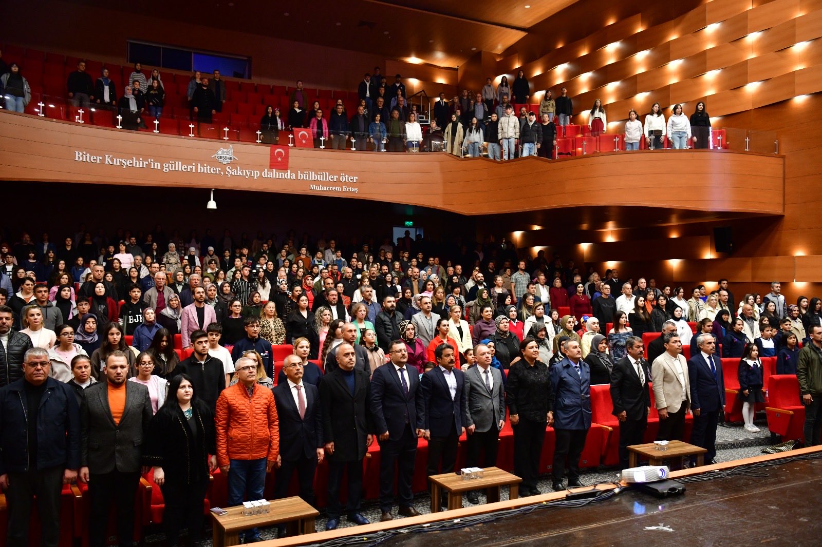 Yücel Arzen Kırşehir’de Genç Yeteneklerle Sahnedeydi2