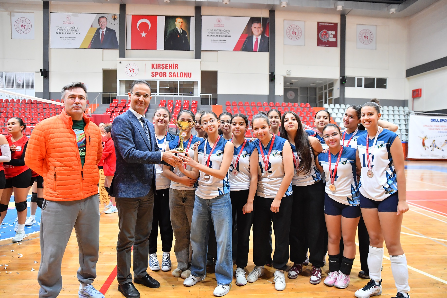 Akademispor B Küçük Kızlar Voleybolunda İl İkincisi Oldu (2)