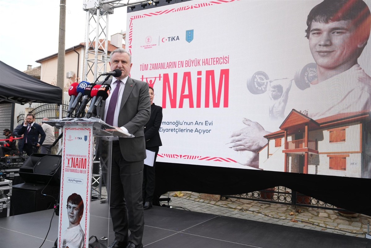 Bakan Bak Bulgari̇stan'da Nai̇m Süleymanoğlu Ani Evi̇'ni̇n Açilişina Katildi (1)