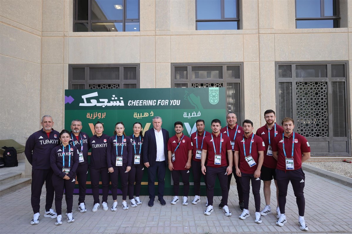 Bakan Osman Aşkın Bak, Riyad’da Milli Sporcuları Yalnız Bırakmadı (4)