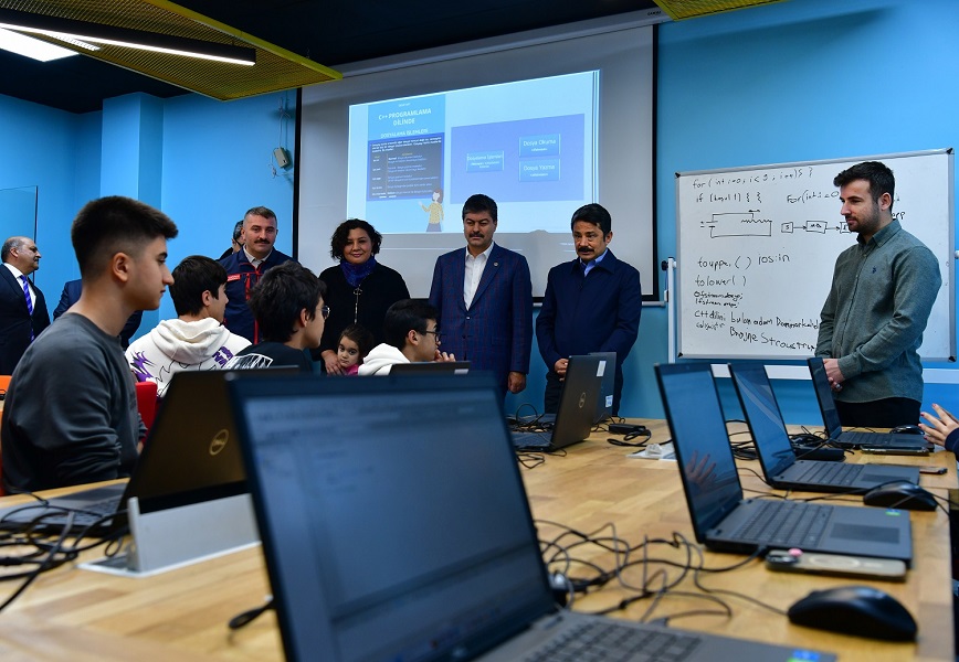 Deneyap Atölyeleri Mezuniyet Töreni Gerçekleştirildi (1)