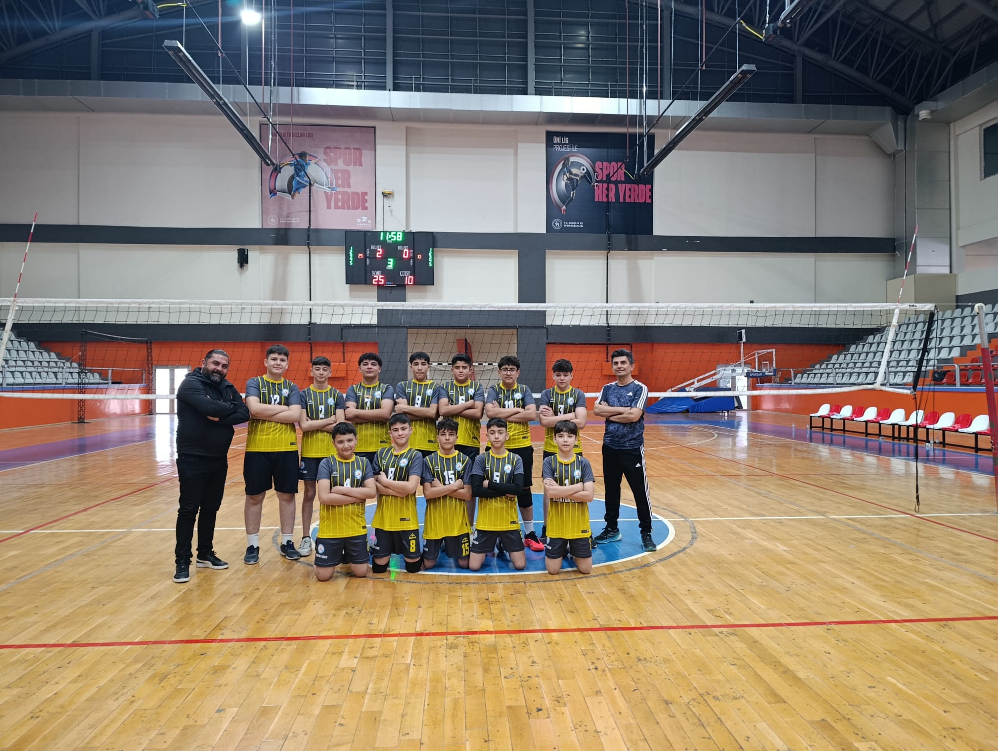 Erol Güngör Ortaokulu Şampiyonluğu Garantiledi (1)