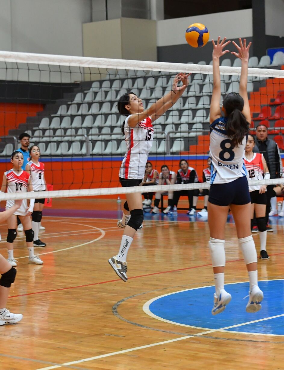 İlk Gali̇bi̇yet 3 0’La Geldi̇ (3)