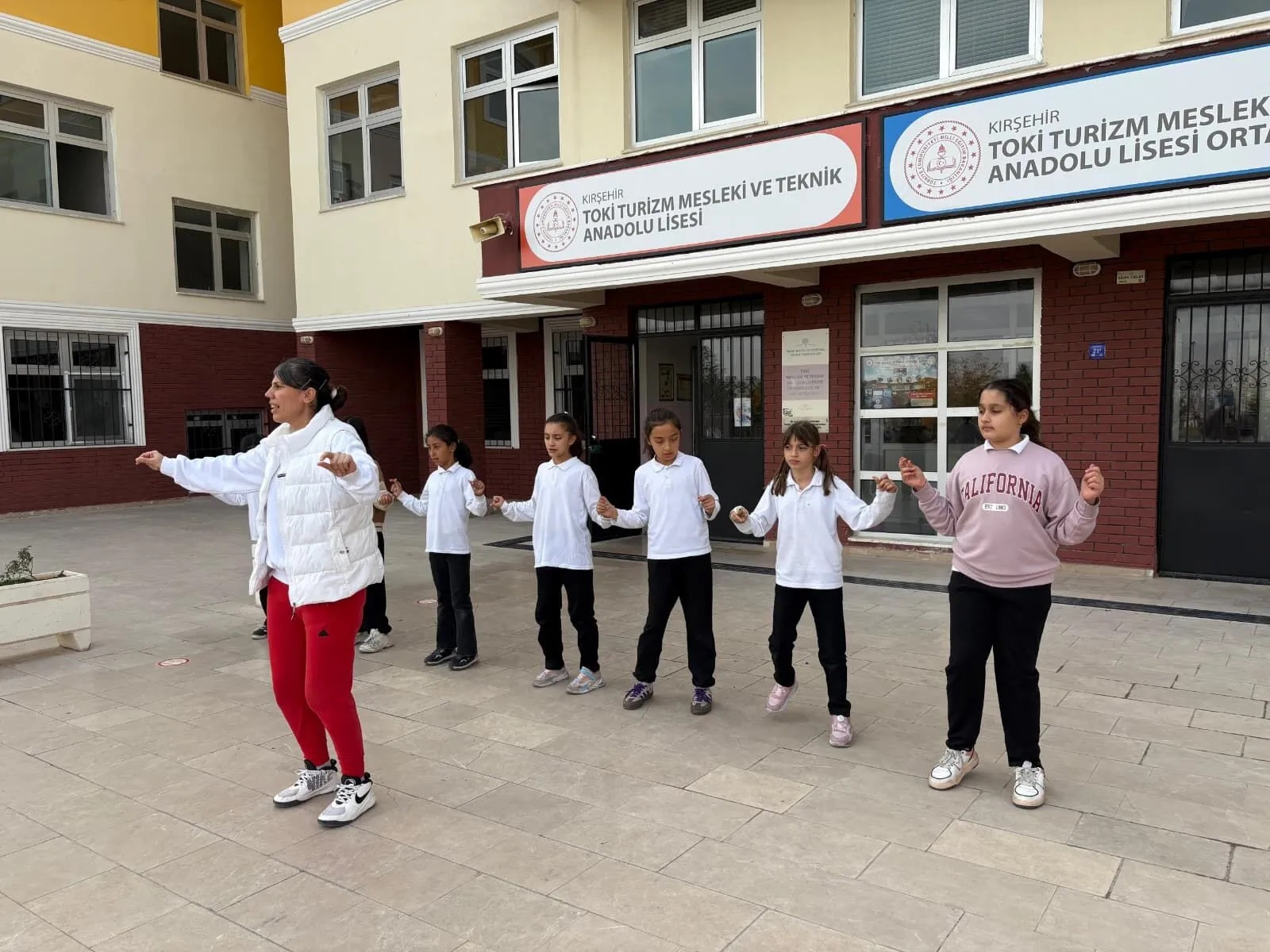 Kırşehir’de Halk Oyunları Antrenmanları Gençlerle Buluşuyor (2)