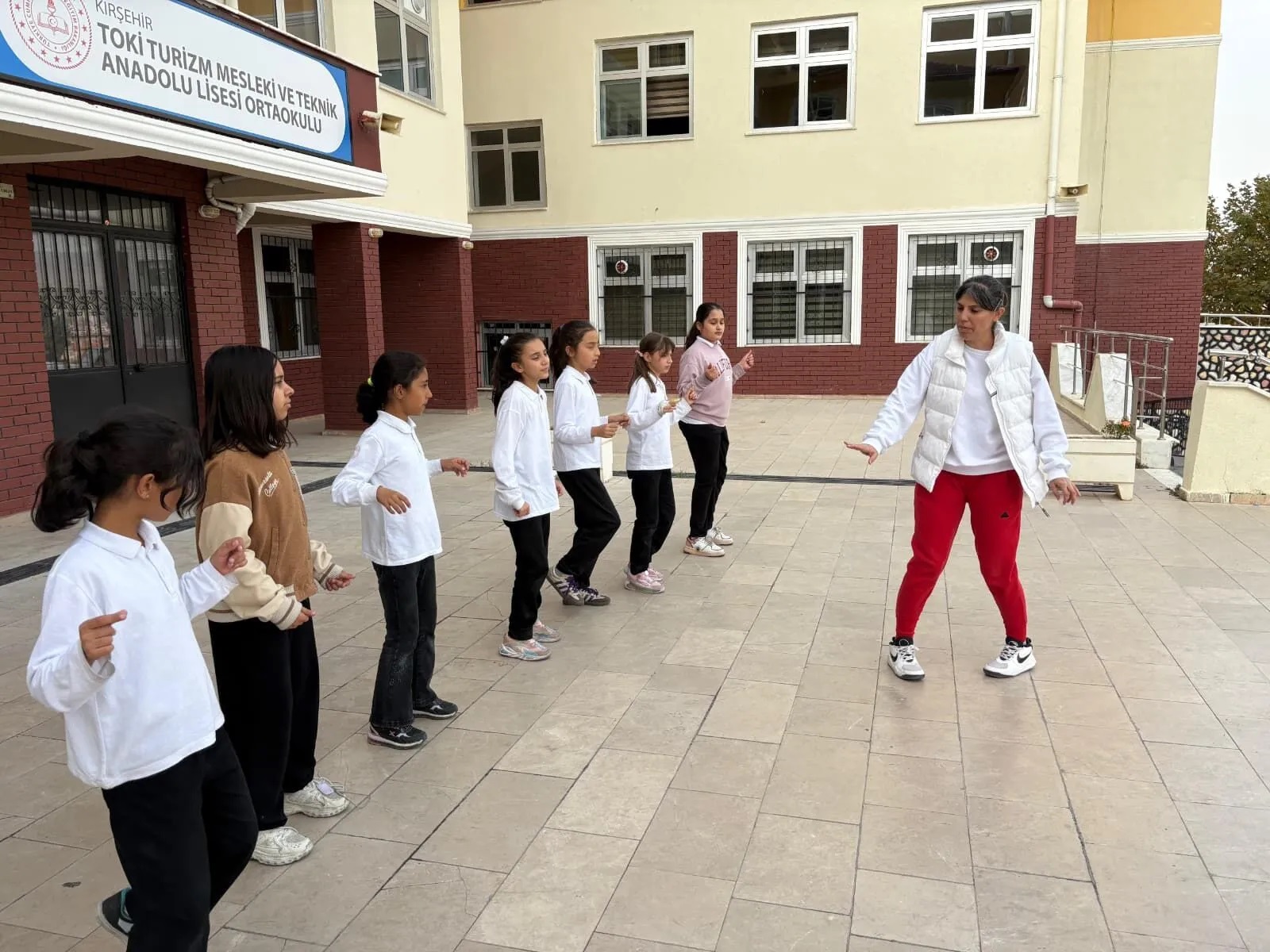 Kırşehir’de Halk Oyunları Antrenmanları Gençlerle Buluşuyor (3)