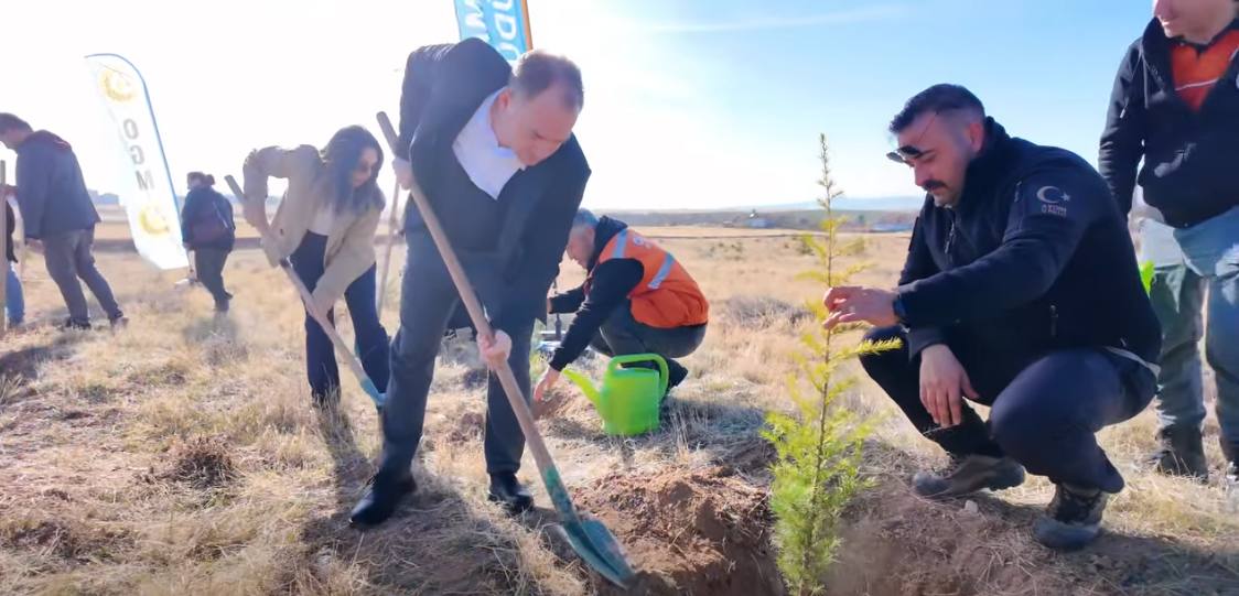 Kırşehir’de Öğretmenler Günü Fidan Dikimiyle Kutlandı