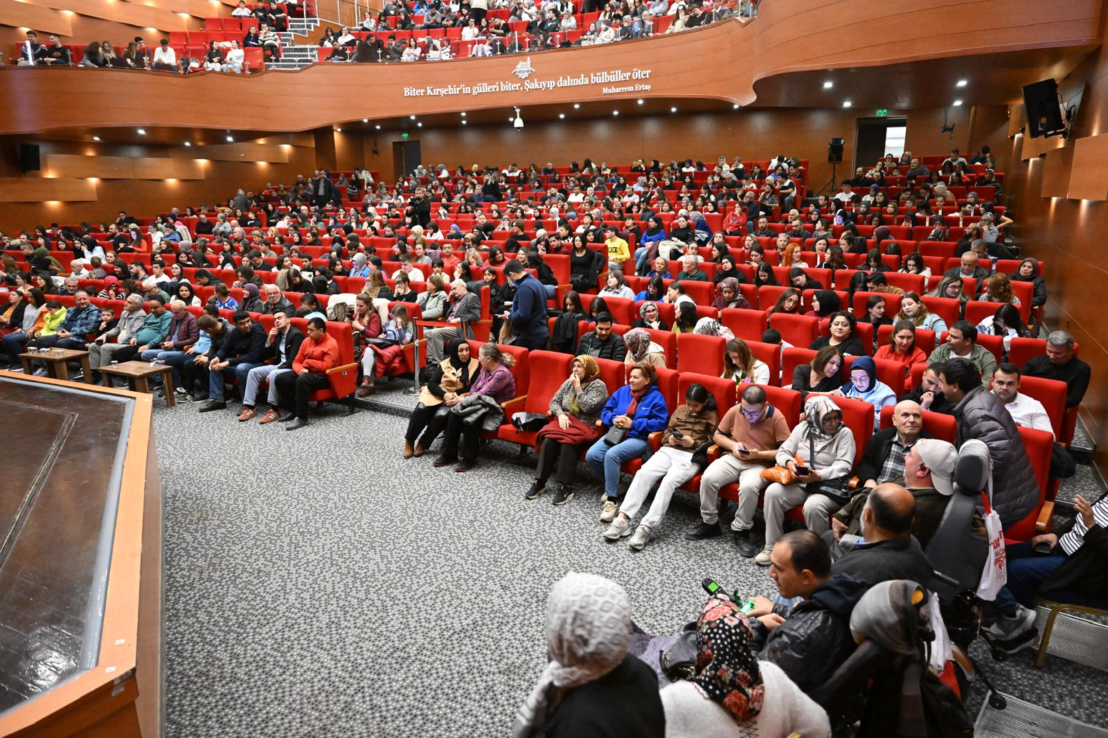 “Komik Para” Tiyatroseverlerle Buluştu2