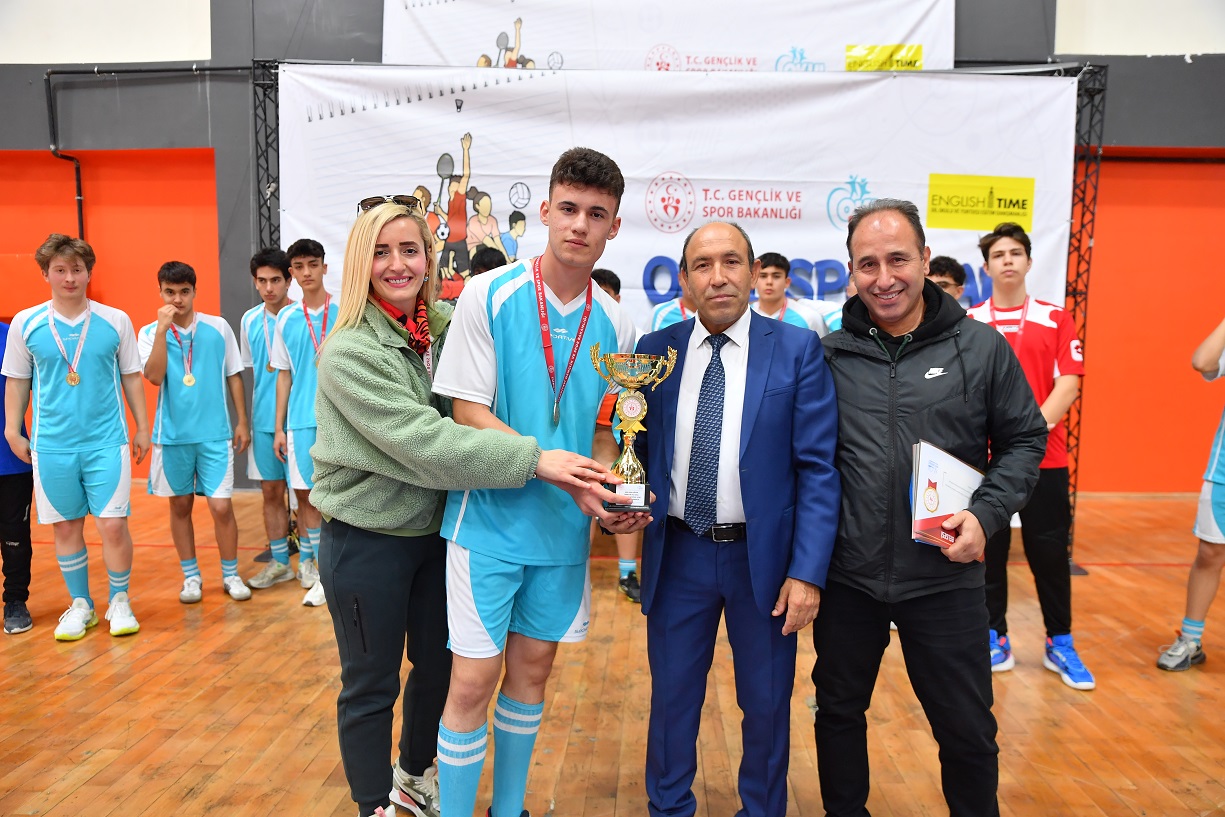 Liselerarası Genç Erkekler Ve Kızlar Hentbol Il Birinciliği Sona Erdi (2)